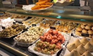 pâtisseries orientales des Délices Orientaux d'Hassana Les Halles Châtelet Orléans